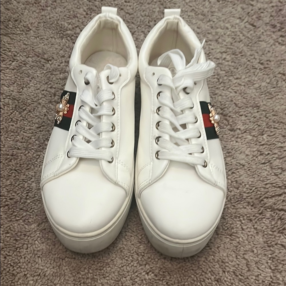 White Sneakers with Green and Red Accents - Size 8